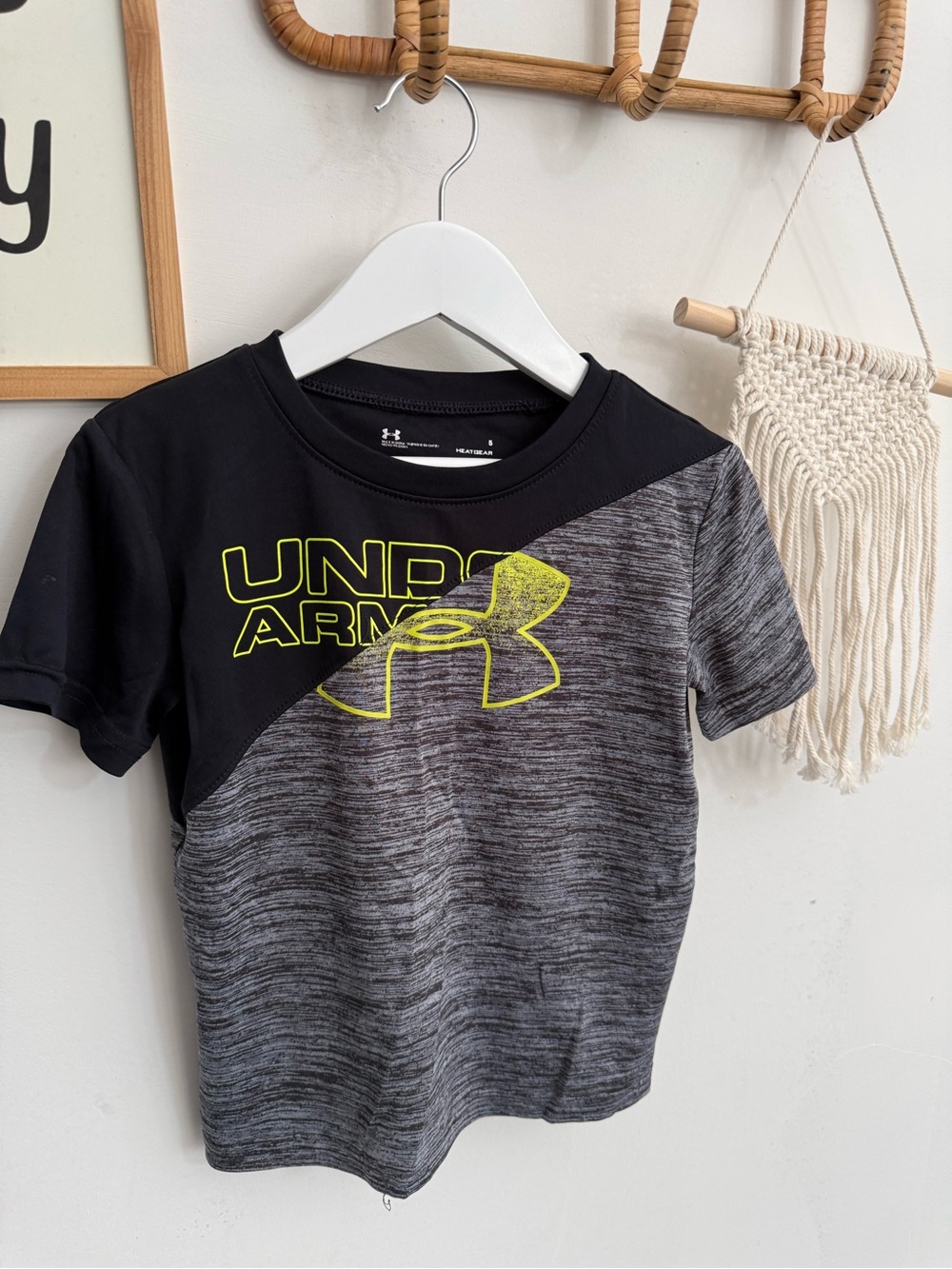 Under Armour - size 5 - two tone dri fit style tee